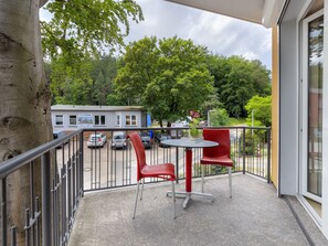 Outdoor dining - Welcome to the Marie 2 vacation apartment in the Baltic seaside resort of Heringsdorf on Usedom! (Heringsdorf)