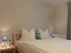 1 chambre, fer et planche à repasser, lit parapluie, Wi-Fi gratuit