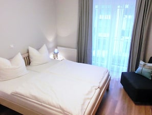 2 bedrooms, iron/ironing board, travel cot, free WiFi
