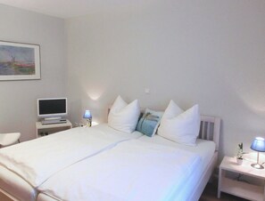 1 chambre, fer et planche à repasser, lit parapluie, Wi-Fi gratuit