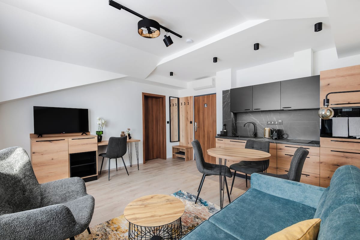 Cortines opaques, planxa i posts de planxar i wifi gratuïta 