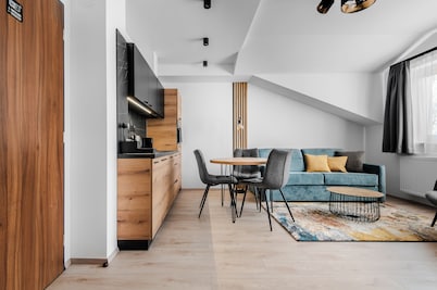 No. 28 Rooms & Apartments