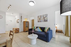 TV - Residenz am Balmer See, apartment 16 in Balm - 4-star comfort with balcony & lake view (Balm)