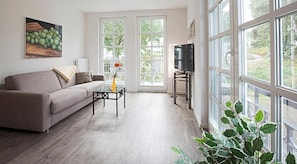 TV, stereo - Residenz am Balmer See, apartment 20 with sauna, lake view and WLAN (Balm)