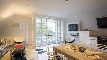 Fernseher, DVD-Player, Stereoanlage