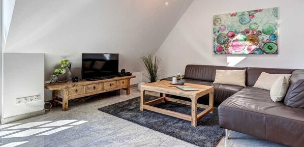 Fernseher, DVD-Player, Stereoanlage
