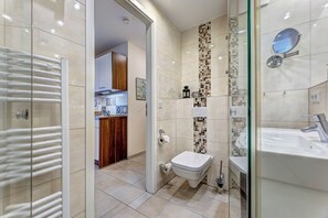 Dusche, Haartrockner, Handtücher