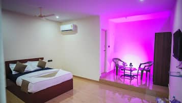 Deluxe Double Room, Garden View | Desk, laptop workspace, free WiFi