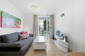 TV, DVD player, aparelho de som