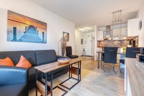 Fernseher, DVD-Player, Stereoanlage