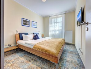 1 slaapkamer, een strijkplank/strijkijzer, gratis wifi, beddengoed