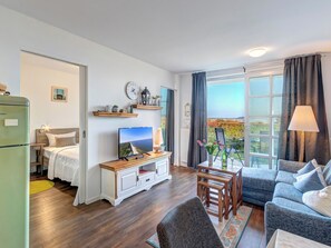 Fernseher, DVD-Player, Stereoanlage
