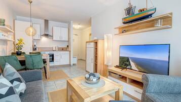 Fernseher, DVD-Player, Stereoanlage