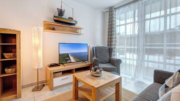 Fernseher, DVD-Player, Stereoanlage