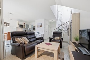 Télévision, lecteur de DVD, chaîne hi-fi