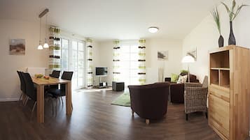 Fernseher, Bücher, Stereoanlage