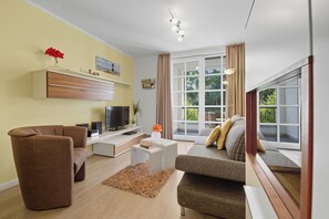 Fernseher, DVD-Player, Stereoanlage