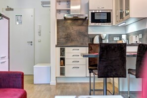 雪櫃、微波爐、爐具、洗碗機