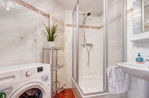 Douche, serviettes fournies