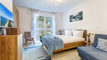 3 bedrooms, iron/ironing board, free WiFi, bed sheets