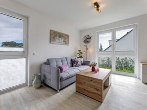 TV, DVD player - Vacation apartment 0549 in the Bernsteinquartier (Kölpinsee)