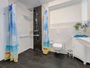 Shower, hair dryer, towels - Luxury vacation apartment BQ0440 in the Bernsteinquartier Kölpinsee with sauna & beach chair (Kölpinsee)