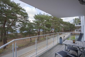 Outdoor dining - Welcome to the 5* Ostseeresidenz apartment GP09 in Heringsdorf. (Heringsdorf)