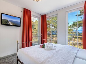 1 chambre, fer et planche à repasser, Wi-Fi gratuit, draps fournis