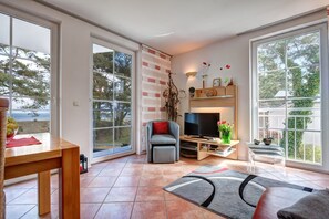 Tv, dvd-spelare och en stereo
