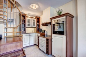 Refrigerador, horno, placa de cocina, lavavajillas