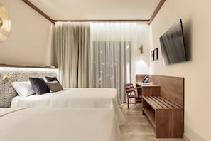 Standard Room | 1 bedroom, minibar, in-room safe, desk