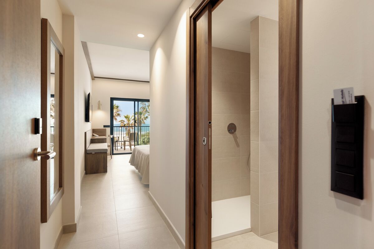 Minibar, coffres-forts dans les chambres, Wi-Fi gratuit, draps fournis