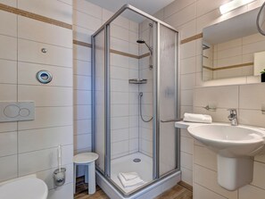 Shower, hair dryer, towels - Seehof Whg. 1.33 with lake view, sauna & close to the beach in Bansin (Bansin)