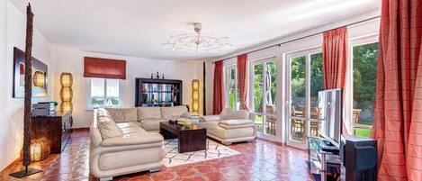 Televisie en een open haard