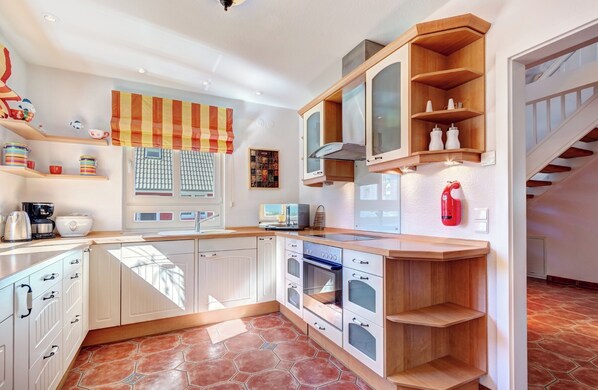 Kühlschrank, Ofen, Herdplatte, Geschirrspüler