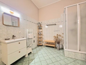 Shower, hair dryer, towels - Bella Vita vacation apartment in Trassenheide - sea views for the whole family (Trassenheide)