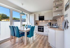Fridge, oven, stovetop, dishwasher - Welcome to the Sternstunden vacation home in the Baltic seaside resort of Bansin on Usedom. (Bansin)