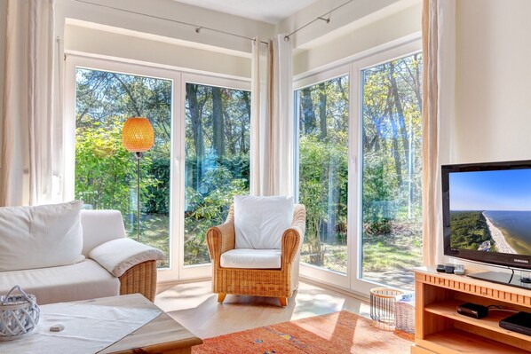 TV, DVD player - Welcome to the Loddiner Höft vacation apartment on Usedom! (Loddin)