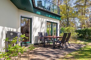 Outdoor dining - Welcome to the Loddiner Höft vacation apartment on Usedom! (Loddin)