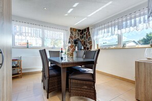 Dining - Vacation home Brakkelmann in Trassenheide - peace & nature near the Baltic Sea (Trassenheide)