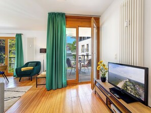 TV, stereo - Welcome to the Delbrück-Villen 111 vacation apartment in the Baltic resort of Heringsdorf! (Heringsdorf)