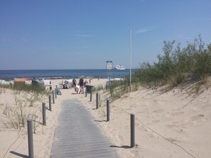 Beach nearby - Villa Bismarckshöhe apartment ALMA in the Baltic seaside resort of Ahlbeck on Usedom (Ahlbeck)