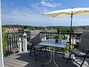 Outdoor dining - Welcome to the vacation apartment BQ 1188 in the Bernsteinquartier in Kölpinsee! (Kölpinsee)