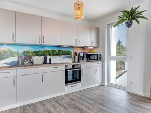 Fridge, microwave, oven, stovetop - Welcome to the vacation apartment BQ 1188 in the Bernsteinquartier in Kölpinsee! (Kölpinsee)