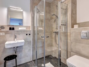 Sèche-cheveux, serviettes fournies