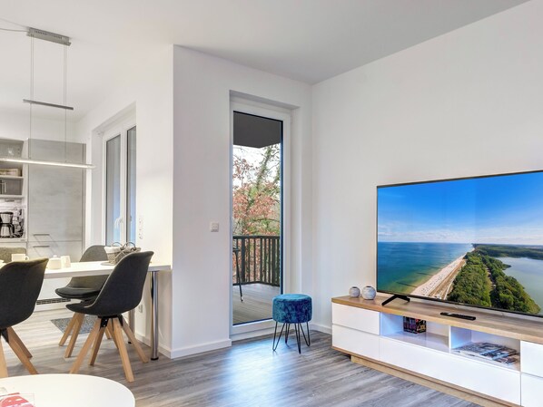 TV, DVD player, books, stereo