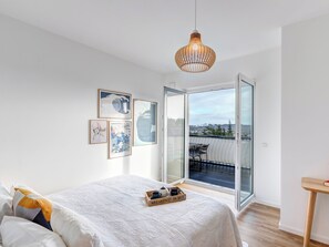 2 bedrooms, desk, iron/ironing board, free WiFi