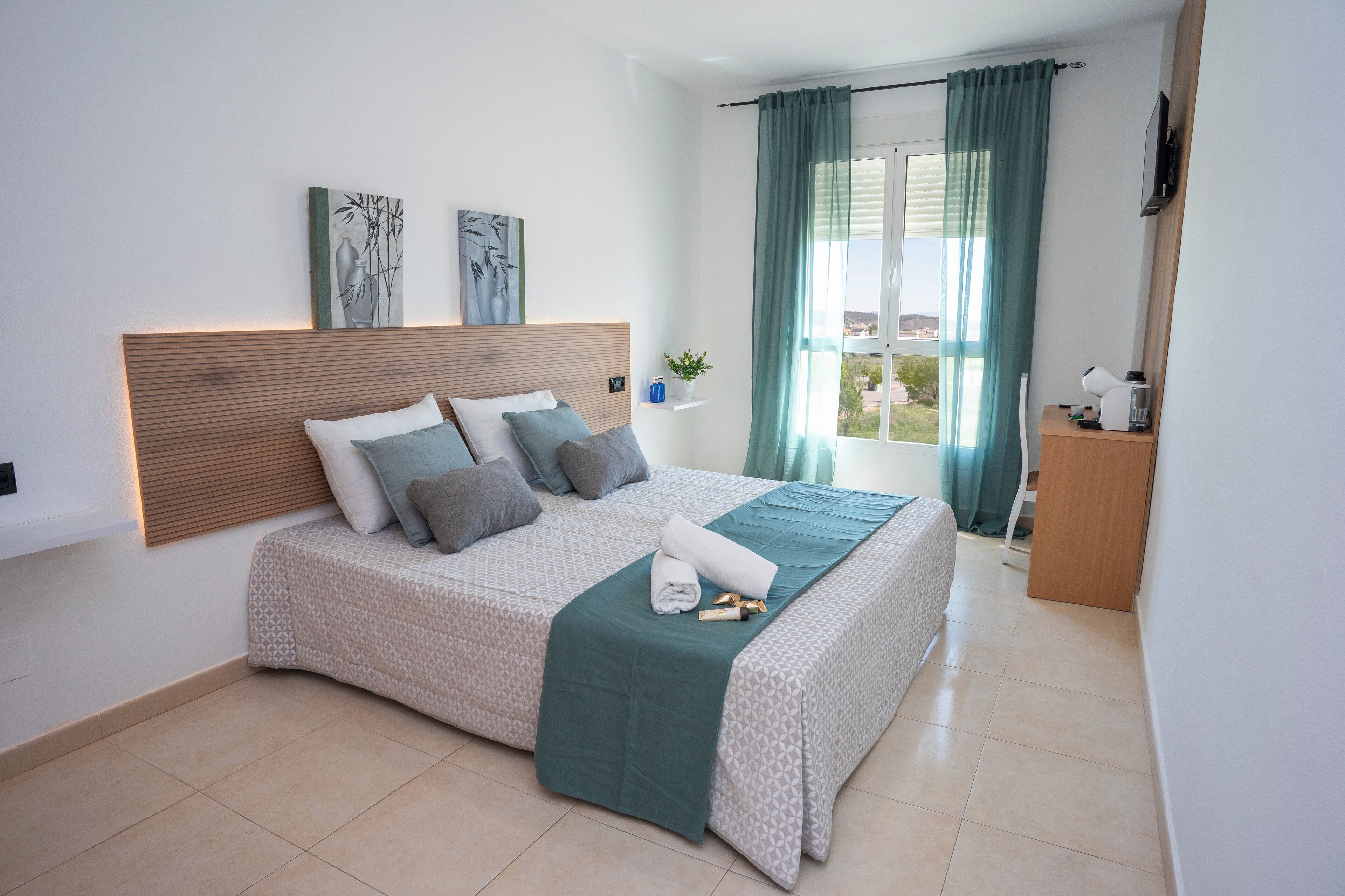 Habitación básica doble | Escritorio, espacio para trabajar con un portátil, wifi gratis