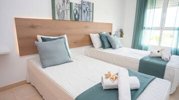 Bureau, espace de travail pour ordinateur portable