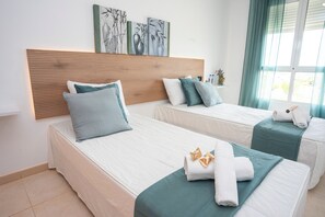 Bureau, espace de travail pour ordinateur portable